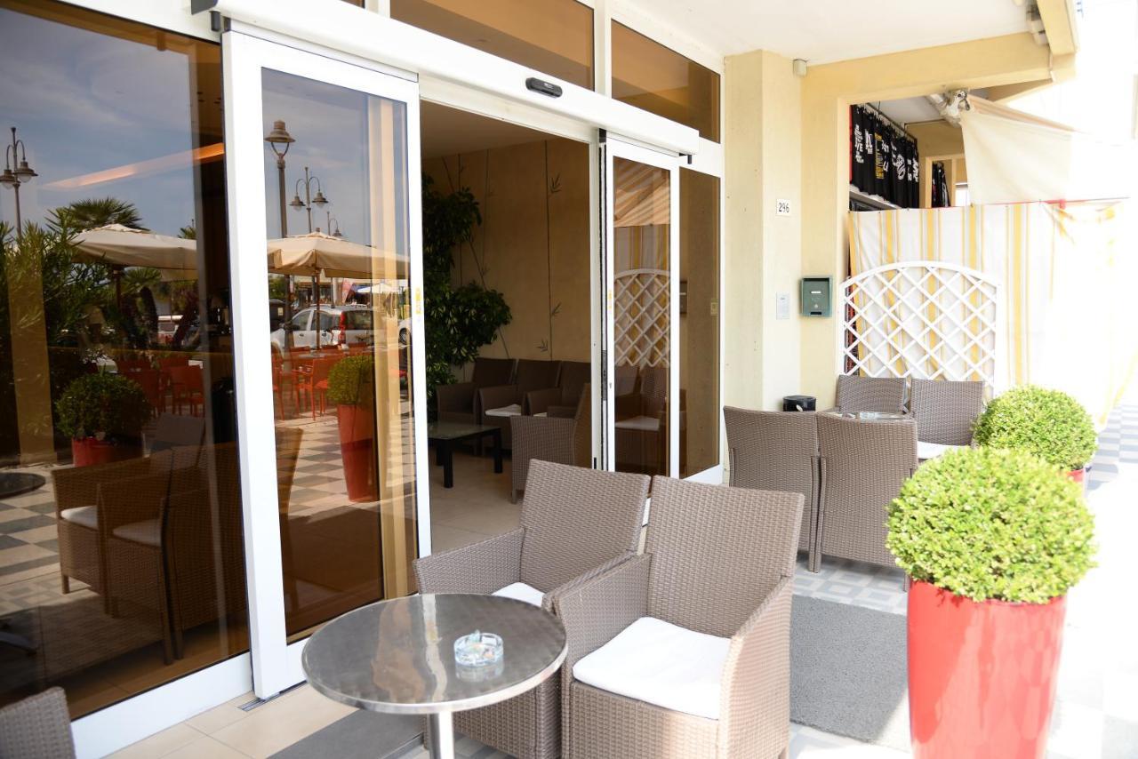Hotel Cosmopol Cesenatico Exterior foto