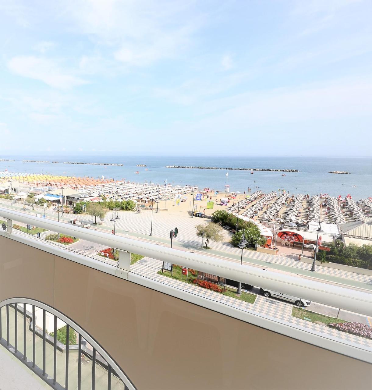 Hotel Cosmopol Cesenatico Exterior foto